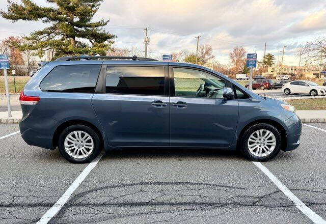 2014 Toyota Sienna XLE 8-Passenger