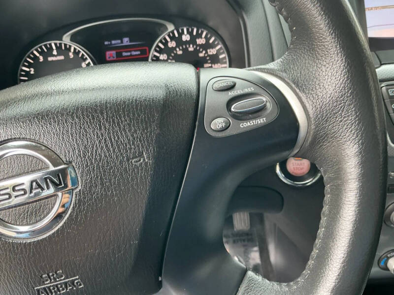 2017 Nissan Pathfinder SL