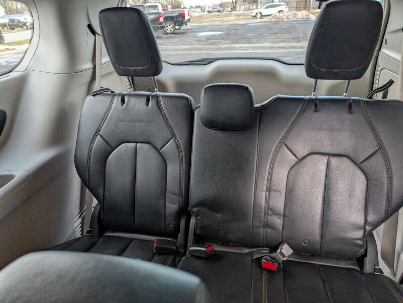 2017 Chrysler Pacifica Touring-L