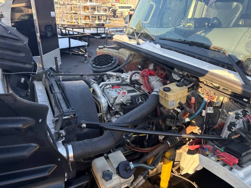 2006 Freightliner M2 106