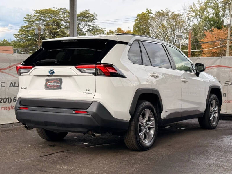 2022 Toyota RAV4 Hybrid LE