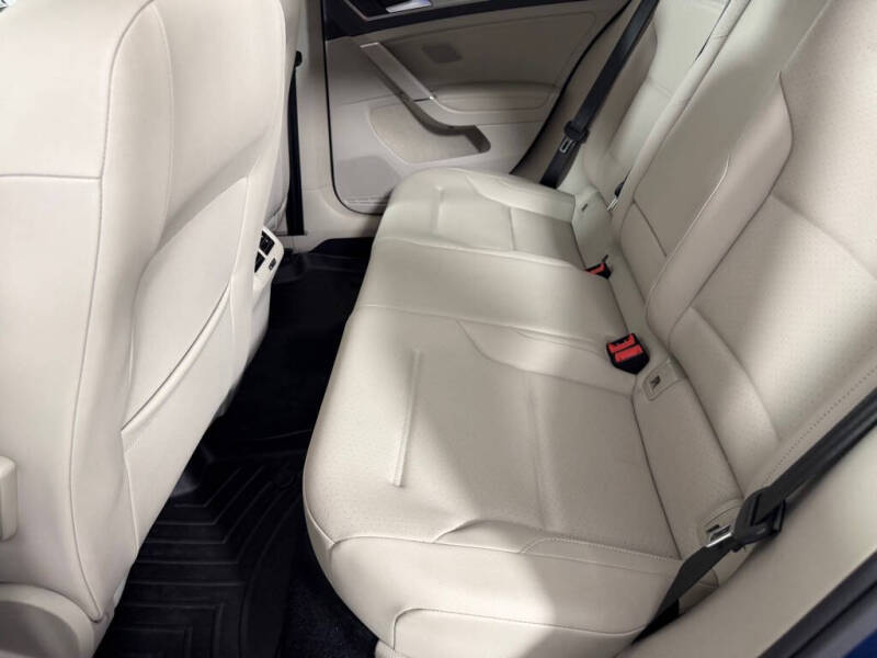 2017 Volkswagen Golf TSI SE