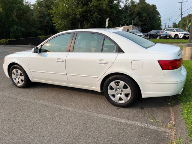 2009 Hyundai SONATA for sale at Auto Drive Sales & Service in Berlin, CT