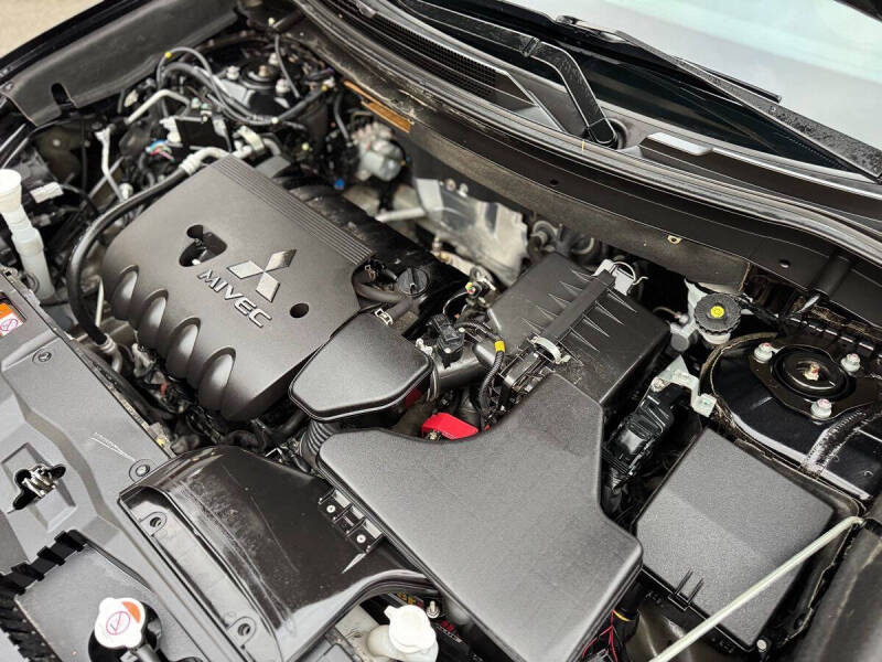 2020 Mitsubishi Outlander SE