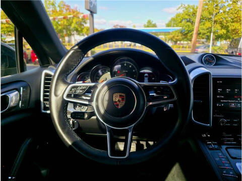 2017 Porsche Cayenne Platinum Edition