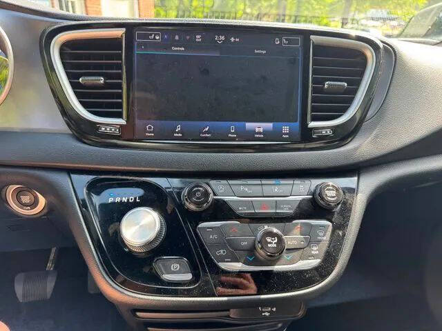 2026 Chrysler Pacifica Select