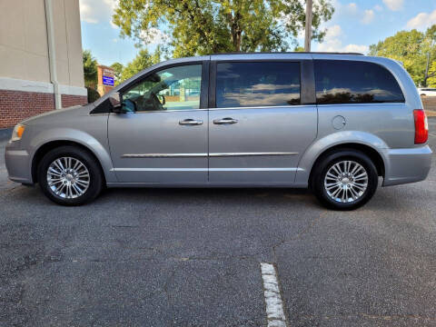 2014 Chrysler Town and Country Touring-L
