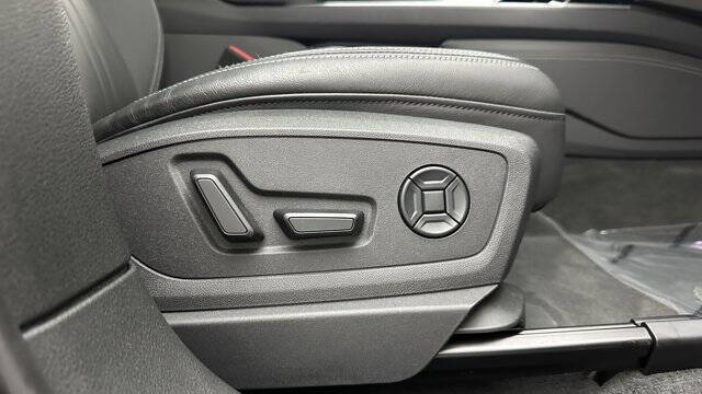 2024 Audi Q8 e-tron quattro Premium Plus