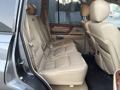 2004 Lexus LX 470