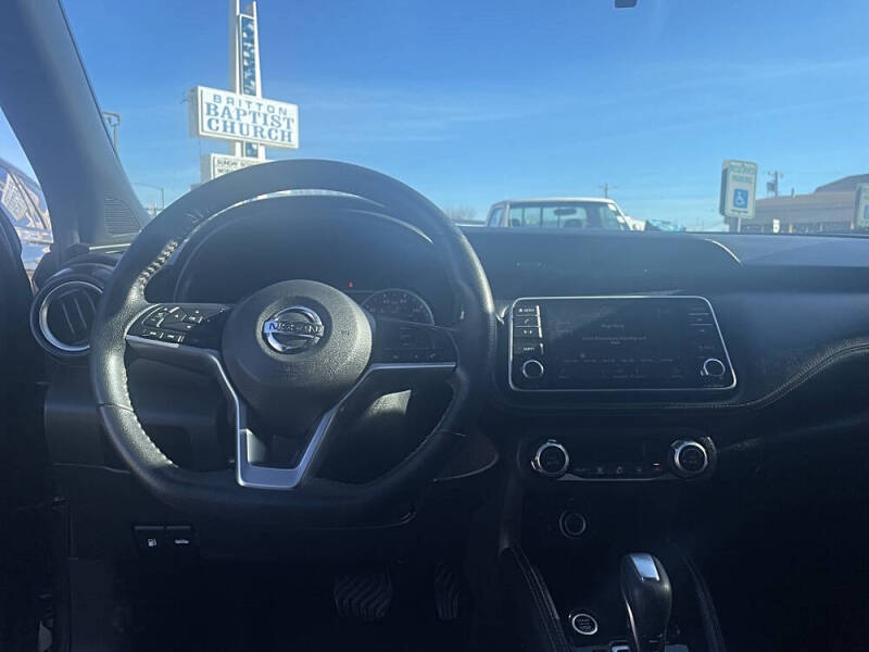 2020 Nissan Kicks SR