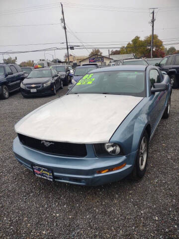 2005 Ford Mustang V6 Deluxe