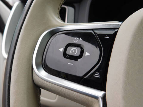 2024 Volvo XC60 B5 Core Dark Theme