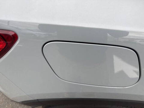 2025 Volvo XC40 B5 Ultra Bright Theme