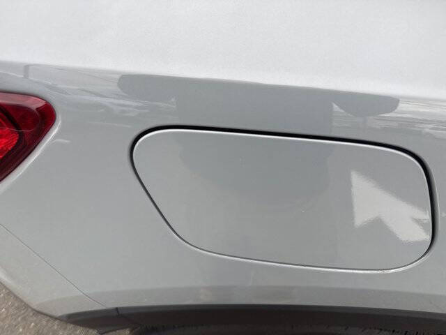 2025 Volvo XC40 B5 Ultra Bright Theme