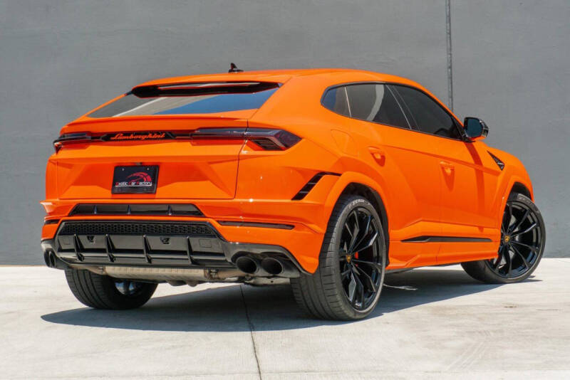 2023 Lamborghini Urus S