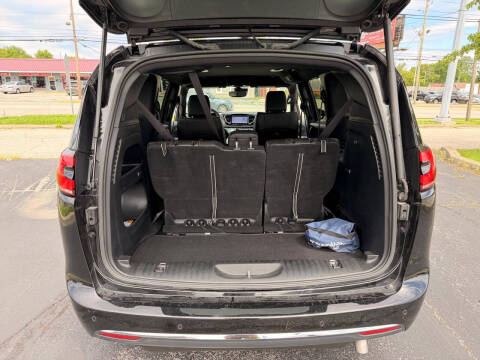 2025 Chrysler Pacifica Select