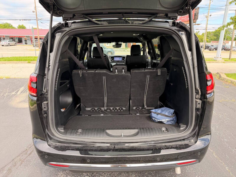 2025 Chrysler Pacifica Select