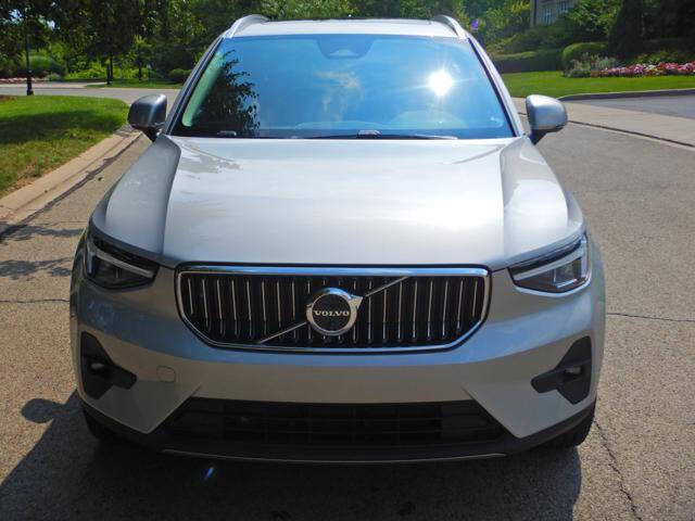 2025 Volvo XC40 B5 Plus Bright Theme