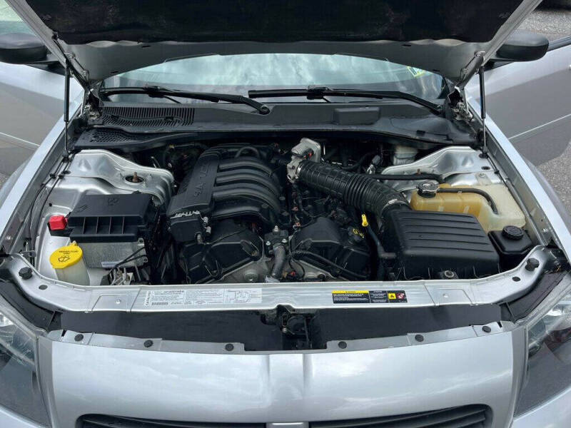 2005 Dodge Magnum SE