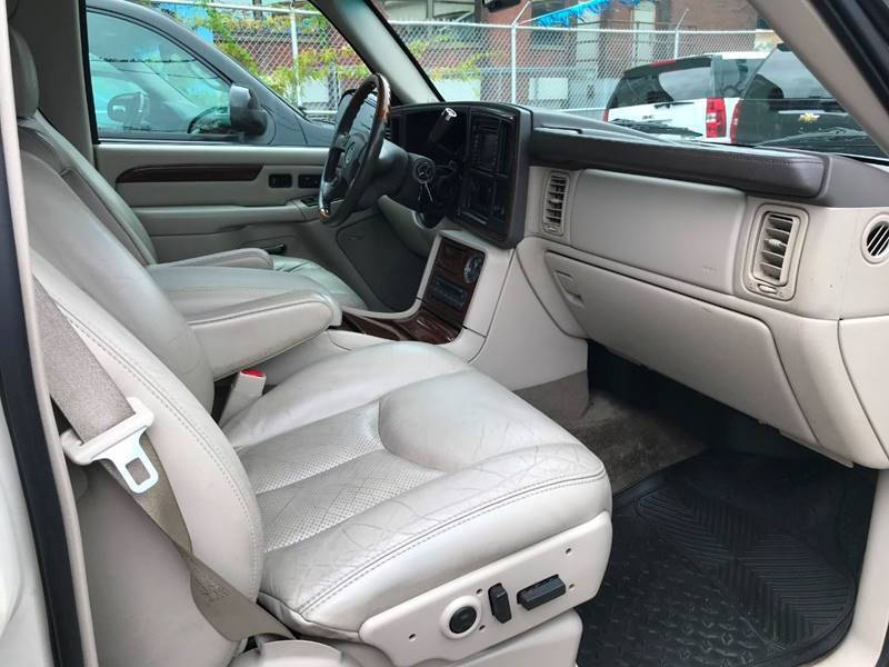2004 Cadillac Escalade