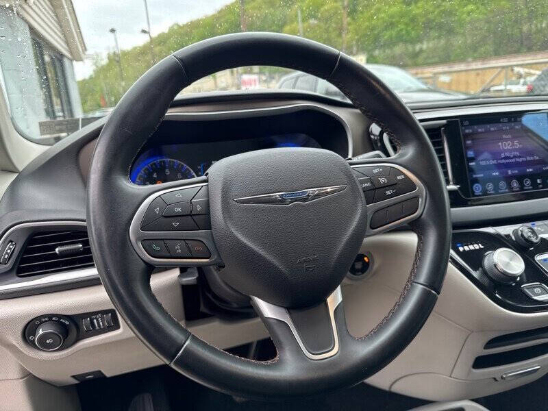 2017 Chrysler Pacifica Touring-L