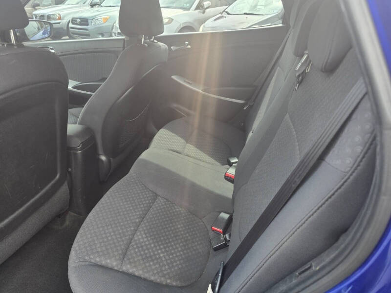 2012 Hyundai Accent SE