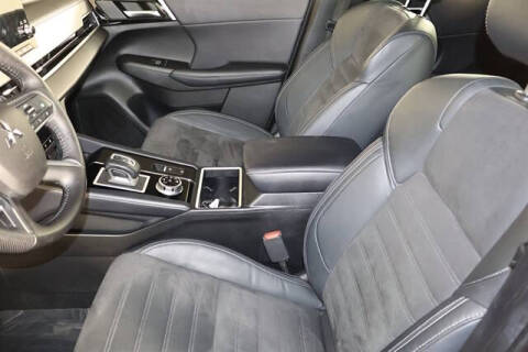 2023 Mitsubishi Outlander SE