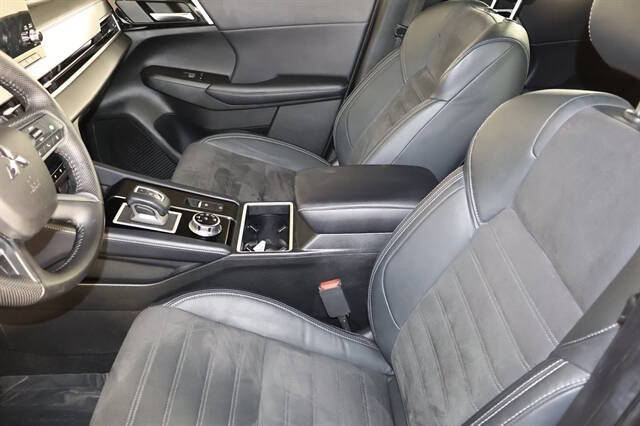 2023 Mitsubishi Outlander SE