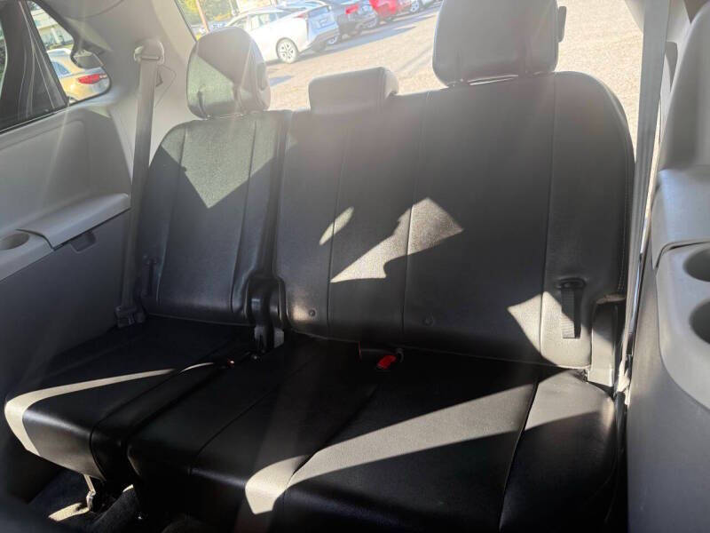 2013 Toyota Sienna SE 8-Passenger