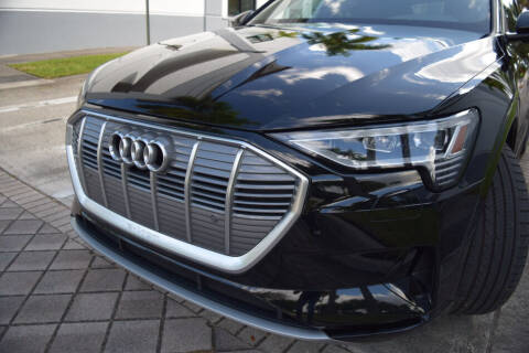 2022 Audi e-tron quattro Premium