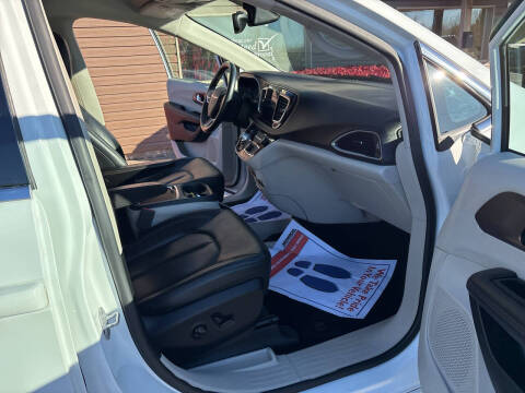 2017 Chrysler Pacifica Touring-L Plus