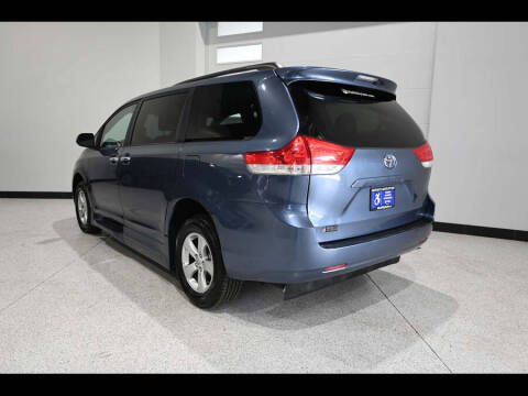 2013 Toyota Sienna LE Mobility 7-Passenger