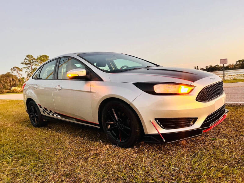 2016 Ford Focus SE photo 4