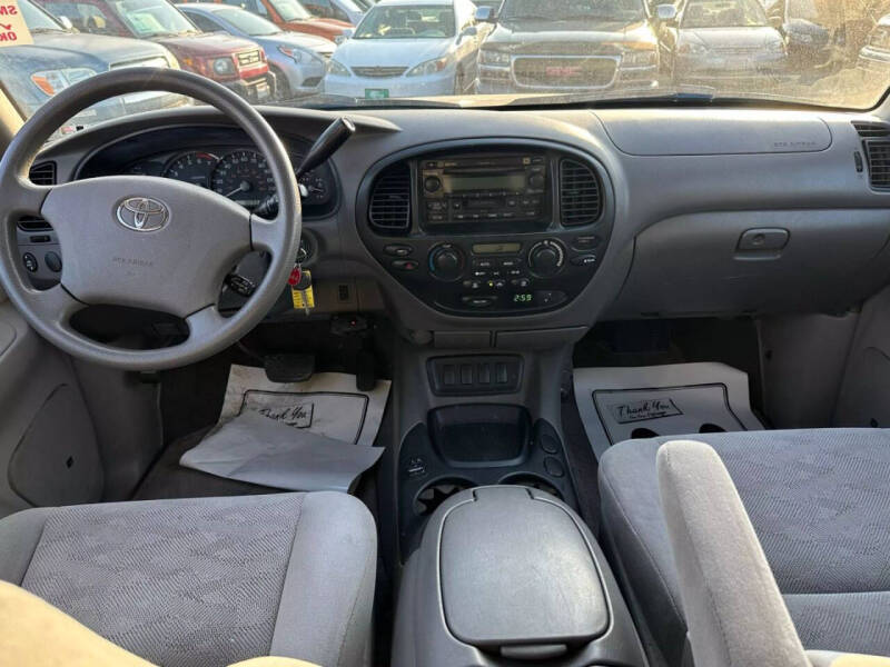 2005 Toyota Sequoia SR5
