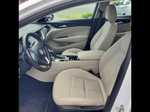 2018 Buick Regal TourX Essence