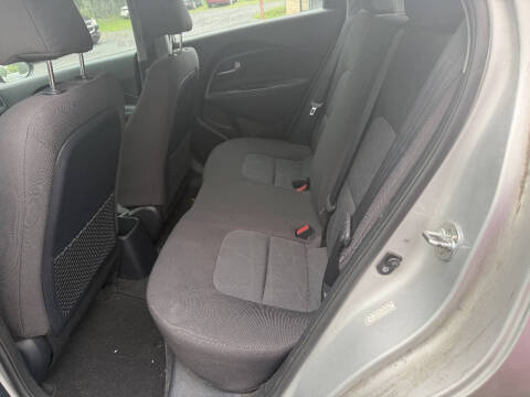 2016 Kia Rio 5-Door LX