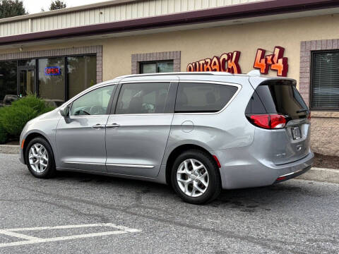 2020 Chrysler Pacifica Touring L