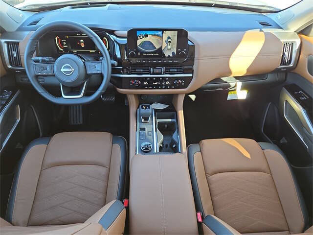 2025 Nissan Pathfinder Platinum