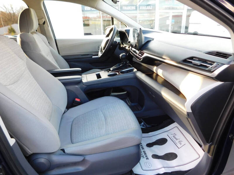 2021 Toyota Sienna LE 8-Passenger