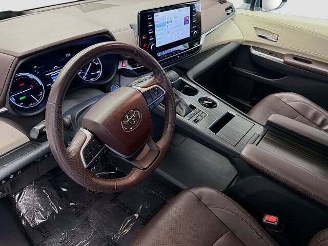 2022 Toyota Sienna Platinum 7-Passenger