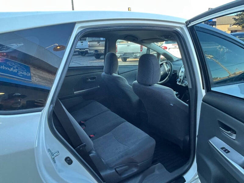 2013 Toyota Prius v Three