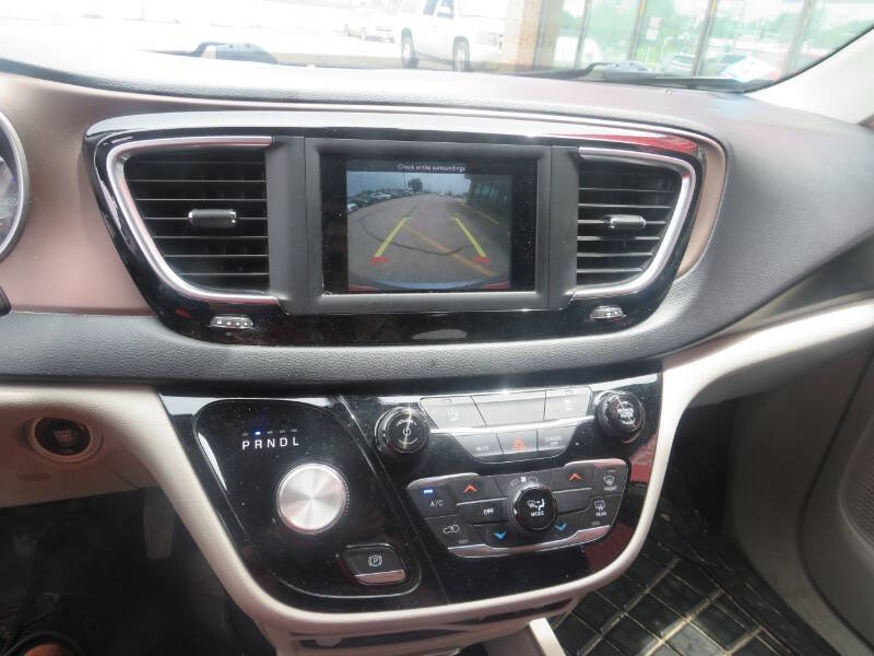2020 Chrysler Voyager LXi
