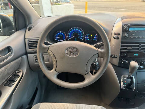 2006 Toyota Sienna LE 7 Passenger