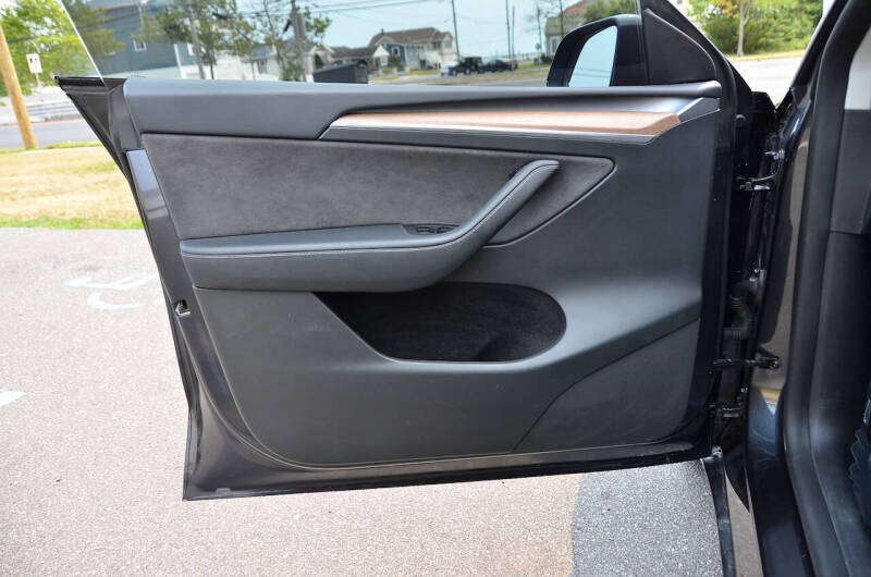 2025 Tesla Model Y Long Range