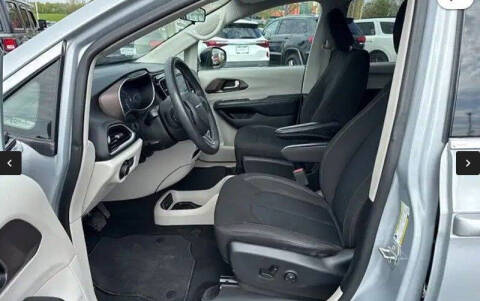 2022 Chrysler Voyager LX