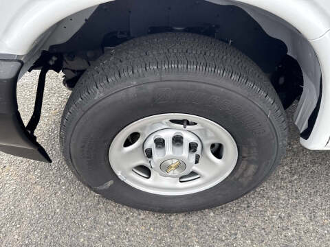 2025 Chevrolet Express LS 3500