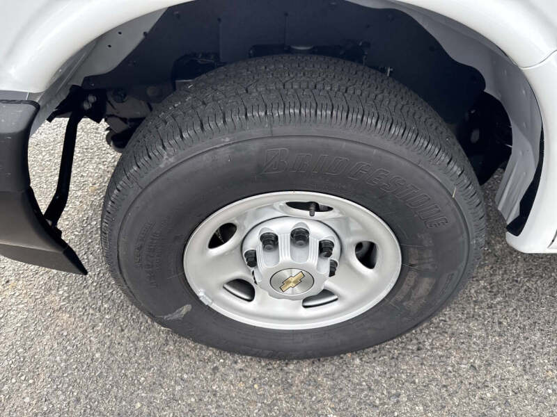 2025 Chevrolet Express LS 3500