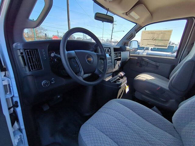 2025 Chevrolet Express 2500