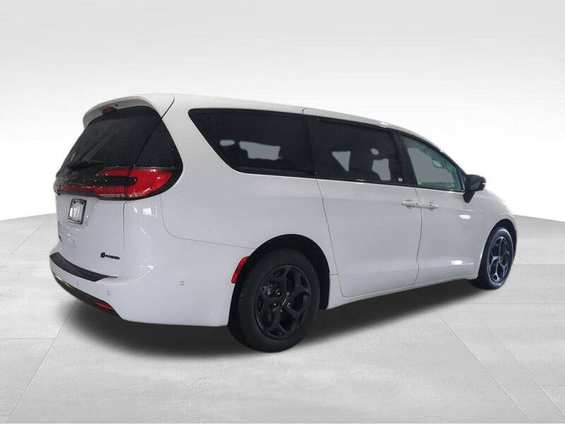 2024 Chrysler Pacifica Plug-In Hybrid Select