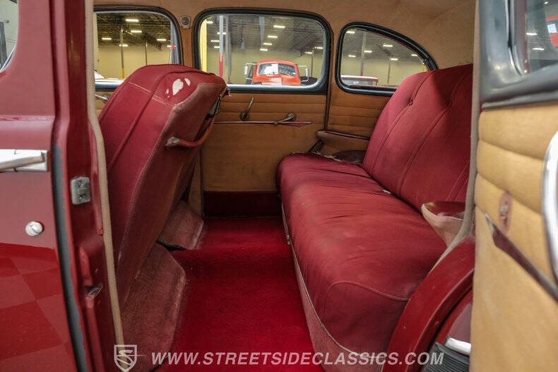 1948 Ford Deluxe